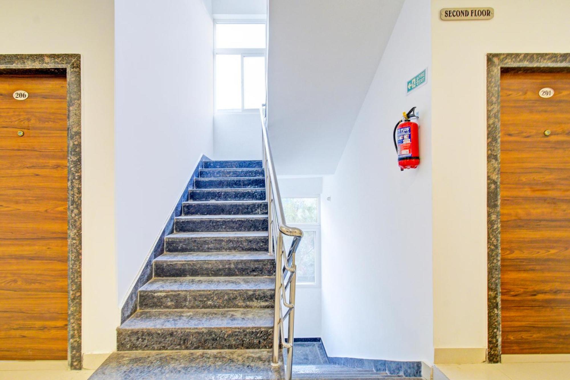 Super Townhouse Oak Suchitra Kompally Road Formerly Sun Moon Hotels Trimulgherry Exterior foto