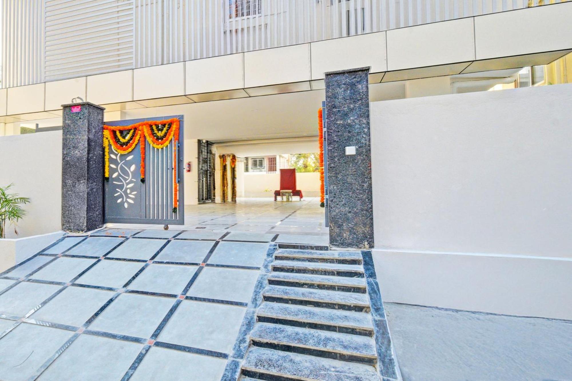 Super Townhouse Oak Suchitra Kompally Road Formerly Sun Moon Hotels Trimulgherry Exterior foto